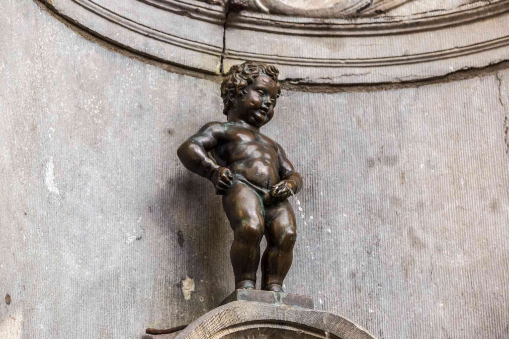 Thú vị tượng Manneken Pis ở Brussels