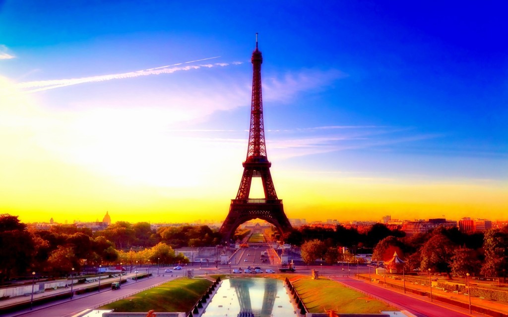 Choáng ngợp với ảo ảnh vách đá dưới chân tháp Eiffel VOVVN