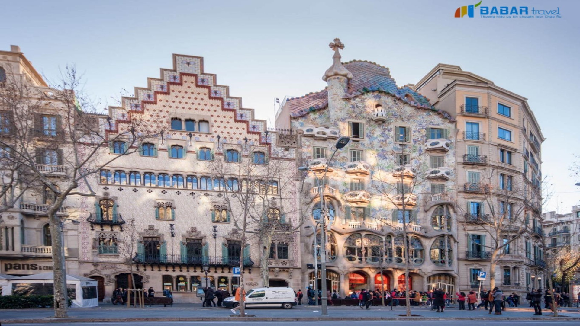 Cùng BabarTravel khám phá Casa Batllo - Tòa nhà rực rỡ sắc màu thu hút hàng triệu du khách tại Barcelona